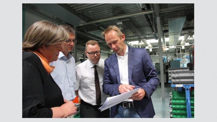 Andrea Voßhoff MdB, CDU-Bundestagskandidat Uwe Feiler und Michael Stübgen MdB im Gespräch mit Stephan Dunke, Vorstand OHST Medizintechnik AG in Rathenow